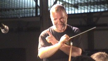 BADALA ZAMANA 
Interprète : Zohra ... Pseudo de l' Artiste : DIHYA 
Compositeur Arrangeur Orchestrateur et Chef d' Orchestre, votre Ami  : Joël Hannier