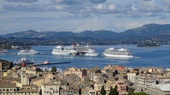 C*O*R*F*O*U* Une des ILES IONIENNES, avec son climat agréable,
ses vins, ses fruits, c'était le paradis d'ELISABETH, Princesse de Bavière,
Impératrice d'Autriche, en son Palais****************************************