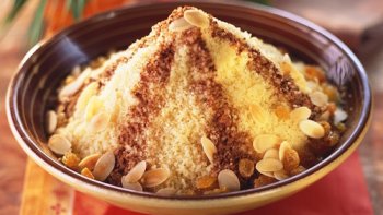 Est un plat emblématique de la cuisine traditionnelle du Maghreb. Cuisiné selon multiples déclinaison régionales et il est connu en France depuis le XVI ème siecle. Cest un des plat préféré des Français.