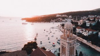 On se rappelle de la YOUGOSLAVIE, aujourd'hui des destinations au
MONTENEGRO, en CROATIE sont très prisées.*********************