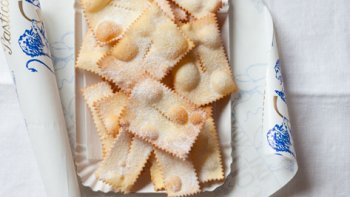 Un auteur du XVie siècle les décrit comme  " Des beignets remplis de vent  "  et ils sont très très bon.