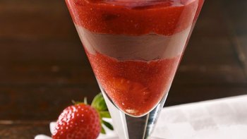 Mettez  le parfait plutôt dans les ramequins que dans des verres !!!