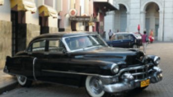 CUBA n'est pas une ILE, mais un vaste archipel de 1600 iles et 4000 ilots.
CUBA reste  UNIQUE : une ILE née de la MER,  rebelle, depuis 1962, coupée du commerce mondial, sa richesse : les touristes , des amis qui y
sont allés en sont revenus enchantés de par ses contrastes, 
 une ile ....que je vous remercie de découvrir ...avec moi!
et , ceux d'entre vous qui ont pû avoir la chance de faire sa
connaissance...je les envie. *********************************
