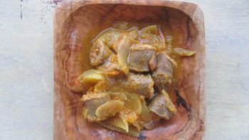 Partons dans l'Océan Indien tout en restant à Toulouse. Un peu de curry, de la bonne saucisse, de l'improvisation et c'est ainsi que on appelle de la cuisine vagabonde.