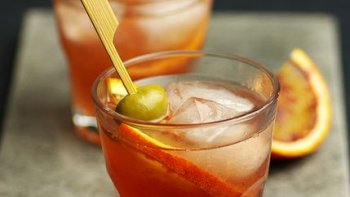 Pour mettre un peu de Soleil, n'échapper pas à la Spritzmania. le Cocktail Italien inspirant qui témoigne du retour de l'amertume et du spiritueux à l'Heure de l’Apéritif.