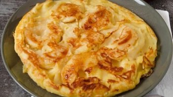 Spécialité du Sud-Ouest, en particulier de l'ancienne province du Quercy ( Lot, Tarn-et-Garonne, Lauragais ). Parfumée à l'eau de vie de prune.