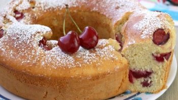La ciambella d'été est un gâteau Italien ressemblant à une petite couronne. 
