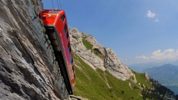 Le Pilatus ou Mont Pilate est un massif montagneux dans les Alpes uranaises, près de Lucerne, en Suisse.