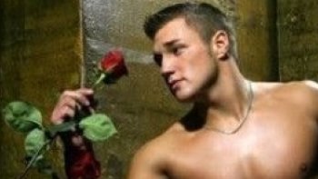 Ce n'est bien sur que de L'HUMOUR ...

pauvres célibataires ...plus de soirées  en boite de nuit ,,plus d'échanges torrides
plus de rencontres ...sauf virtuellement ..les rapprochements  sont dangereux ,,,etc etc....et les "princes"  éventuellement  "charmants "masqués .......alors ...!!!
