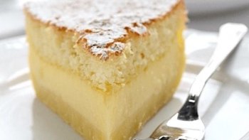 La recette est d'origine du Sud-Ouest et en particulier des Charentes. une fois le gâteau cuit et après découpe, deux couches apparaissent : un flan et une génoise très mousseuse, rendu possible par le mélange du sucre et des œufs.