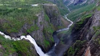 Un  survol des fjords par un drône ..depuis votre fauteuil  en grand écran pour le "fun "
. en partage avec Charlotte..