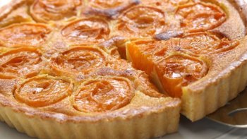 ils sont là, les bons abricots, juteux et colorés.   
L'abricot ? c'est l'orange de Provence.