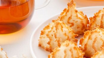 cette recette n'a rien a voir avec les macarons faits actuellement. C'est une recette de ma jeunesse, et, ils sont bons et naturels.