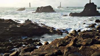 Notre ordissinaute Anny nous régale avec de nouvelles photos : prenons un bateau et faisons ensemble un tour des îles françaises.