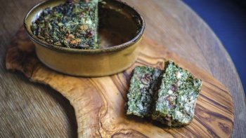 Conçu pour les paniers-repas des Paysans du Cantal, ce plat culinaire est très apprécié pour sa simplicité.