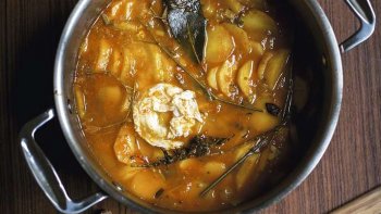 Recette sans Poisson mais pleine de saveurs. Plat typiquement provençal, on l'appelle aussi  " Bouillabaisse du povre ".  " Le Borgne " fait réference à l'œuf qui ressemble à un œil dans l'assiette.