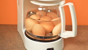 Ne jetez plus votre ancienne cafetière électrique. Servez-vous en pour réaliser quelques petits plats rapides et savoureux. Voici quelques idées :