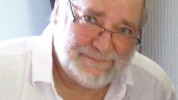 Comme pour une œuvre musicale, c'est le titre le plus difficile à trouver bien  souvent.
Parfois aussi le mot POÉSIE est employé un peu à la légère. Alors, amusons nous !