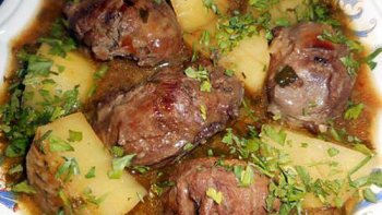 "Tout est bon dans le cochon", c'est bien connu ! Notre chef ordissinaute Lucciolo nous prépare des joues de porc.