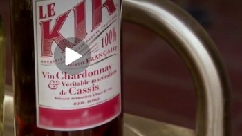 Le chanoine KIR Félix,mil -huit-cent soixante-seize, mil-neuf-cent-soixante-huit prêtre séculier, homme politique français,résistant, député maire, durant vingt-deux-ans. Son nom a été donné à un cocktail:le kir
Il fait évader 5000 prisonniers au camp de Langres, nommé chevalier de la légion d'honneur, puis élevé au rang de commandeur. Plus tard, il reçoit le nom du "Lac du Chanoine Kir"pour sa réalisation du lac artificiel, pour  réguler les crues de l'ouche, Les nouveaux quartiers à Dijon  sont urbanisés. 
Personnage truculent, aux réparties mordantes, à un communiste, qui l'invectivait sur sa foi, refusant qu'on pût croire en Dieu, sans jamais l'avoir vu !il répond :"Et mon cul tu l'as pas vu ! et pourtant il existe !"
 