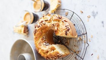 Gâteau typique de la tradition Italienne. Le nom Ciambellone signifie " Grande couronne ". Il se déguste au goûter, tartiné de confiture ou au petit-dej., trempé dans votre boisson chaude préférée.