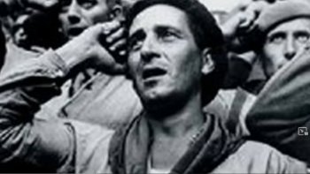 Né le 24 avril 1939 à Perpignan, mon enfance et mon adolescence ont baigné dans les récits des exilés de la République espagnole. C'est une époque de la vie où les souvenirs et les traumatismes sont indélébiles. Vous ne m'en voudrez pas de vous proposer ce thème obsessionneL
NB: l'illustration du poème est la première de couverture du très célèbre livre de George Orwell, "Hommage à la Catalogne". je vous conseille de le lire si vous voulez connaître la guerre d'Espagne vue de l'intérieur. 