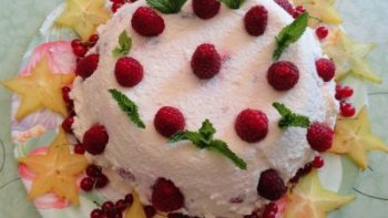 Une recette de velours, fraîche et douce, crémeuse, onctueuse....DELICIEUSE !!!    Un amour de dessert..