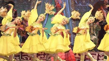 AU bord de l'an neuf, je viens prés de vous, pour partager, les jours noirs,ceux du rire et de l'espoir.....et vous souhaiter à tous:UNE BONNE ANNÉE;images de Pixabay  .Textes de Oderay; Musique mixguerschoeurs