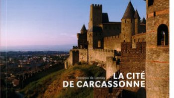 Plantée sur sa colline, protégée par un double rempart et par 52 tours, la Cité de Carcassonne est un ensemble médiéval unique en Europe.