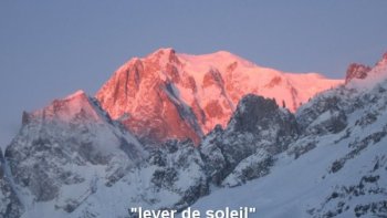 Chamonix-Mont-Blanc, un important centre d'alpinisme et de sports d'hiver
à 1 037 m, dans la superbe vallée de l'Arve, en Haute-Savoie aux pieds du
plus haut sommet des Alpes.