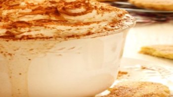 D'origine normande, cette mousse facile à préparer, parfumée au Calvados, est parfaite en fin de repas ou lors des collations de la journée.