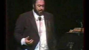 Aujourd'hui fête des Mères, je vous propose cette magnifique chanson Italienne  interpréter par Luciano Pavarotti qui honore toutes les Mères du monde, quel-que soit leur nationalité ou religion. !