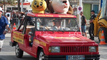 chaque année à lieu le carnaval de la Grande Motte,pour finir la saison en beauté! voici donc quelques images que j'ai prise hier,pour vous partager ces moments de fêtes avant la rentré!!!! le thème était:Anges et Démons!!! j’espère que cela vous plaira!!!!