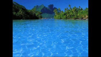 Ces photos ressemblent à un voyage de noces que je fais en rêve... Je vous emmène avec moi pour un moment de détente. Plongez dans des eaux turquoises et rêvez...