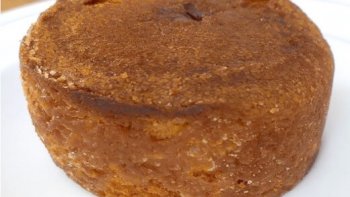 Spécialité de Dijon et de la Bourgogne. Au Moyen Âge, les nonnes fabriquaint ce gâteau dans leur monastère, ce qui explique son nom. Il était vendu aux voyageur des diligences puis des trains au XIXème siècle. Il se déguste lors des fêtes de Noêl.