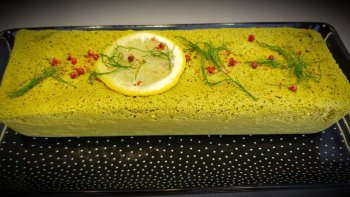 À préparer la veille.  Accompagnement : Mayonnaise aux fines herbes ou crème fraîche fouettée aux fines herbes et de pain de campagne.