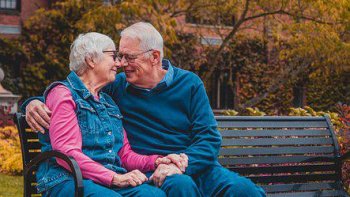 Vieillir c'est garder sa jeunesse ! avec une superbe chanson de Y.Moreau - J.M.Vivier tiré d'un album de 1990 sur les traces d'un prince. !