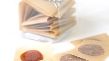 Recette facile. Vous avez un solide mal de GORGE ? Essayer ces pastilles maison à base de Miel. Très, très, facile à faire.