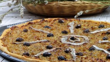 la pissaladière est une recette du sud, je la fais pour des amis, mais personnellement n'en suis pas fan à cause des anchois. à chacun ses goûts