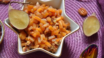 La poire de terre, ou Yacon, nous vient d'Amerique du sud et son goût est doux. ( vous trouverez cela avec l'épine-vinette dans des magasins spécialité bio )