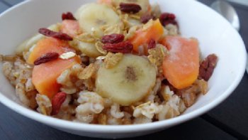 Ce plat est traditionnellement servi lors du petit-déjeuner, il est aussi appelé porage. A l'origine,  les graines ont apparu il y à 4000 ans.