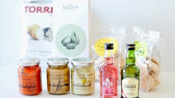 Cocktail à base de Porto ( Blanc ou Rosé ). L'originalité est d'utiliser des framboises  congelées comme glaçons et de les shaker avec le reste des ingrédients. (Si vous ne possedez pas de shaker, utilisez vous un bocal en verre avec couvercle ).