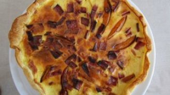 Une quiche à déguster avec  " un doigt de Porto ", tranquillement entre amis, un soir en terasse.