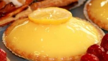 la tarte au citron est toujours bonne en toutes saisons avec ce petit goût frais et acidulé
