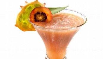 Cocktail sans alcool où l'acidité du fruit de la passion et des cranberries sera adoucie par le jus de goyave et la vanille. Un voyage garanti en quelques gorgées.