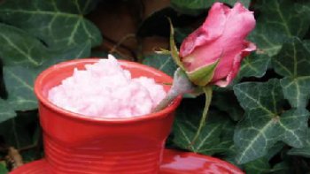 Mettons du rose dans notre dessert du jour... Avec ce riz au lait à la Rose, une petite subtilité gourmande. Avec un décor hyper sympa ! On y croit, le Printemps est là !!!!