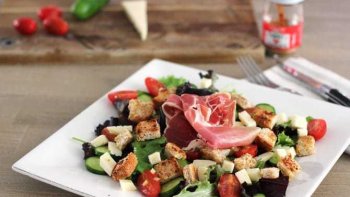 Une délicieuse salade Basque à déguster tout l'été ! 