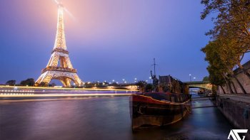 Paris, la ville la plus photographiée au monde !.  (Une phrase de Victor Hugo)   «« Respirer Paris, cela conserve l' âme »».