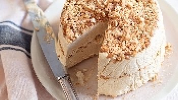 Dessert Italien : La réglisse est cultivée en Calabre depuis le 18ème siècle. Elle est commercialisée sous forme de racines fraîches ou séchée ou extrait de racine et est utilisée pour préparer des bonbons, glaces et liqueurs.