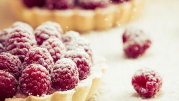 ceci est un fond de tarte, très moelleux, convenant pour le recouvrir de fruits frais et crus